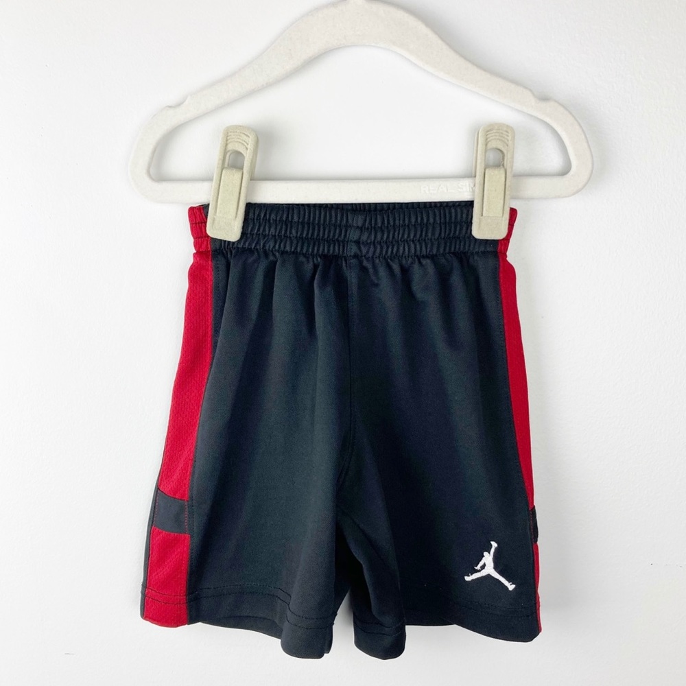 Nike - 3T Boys Black & Red Shorts